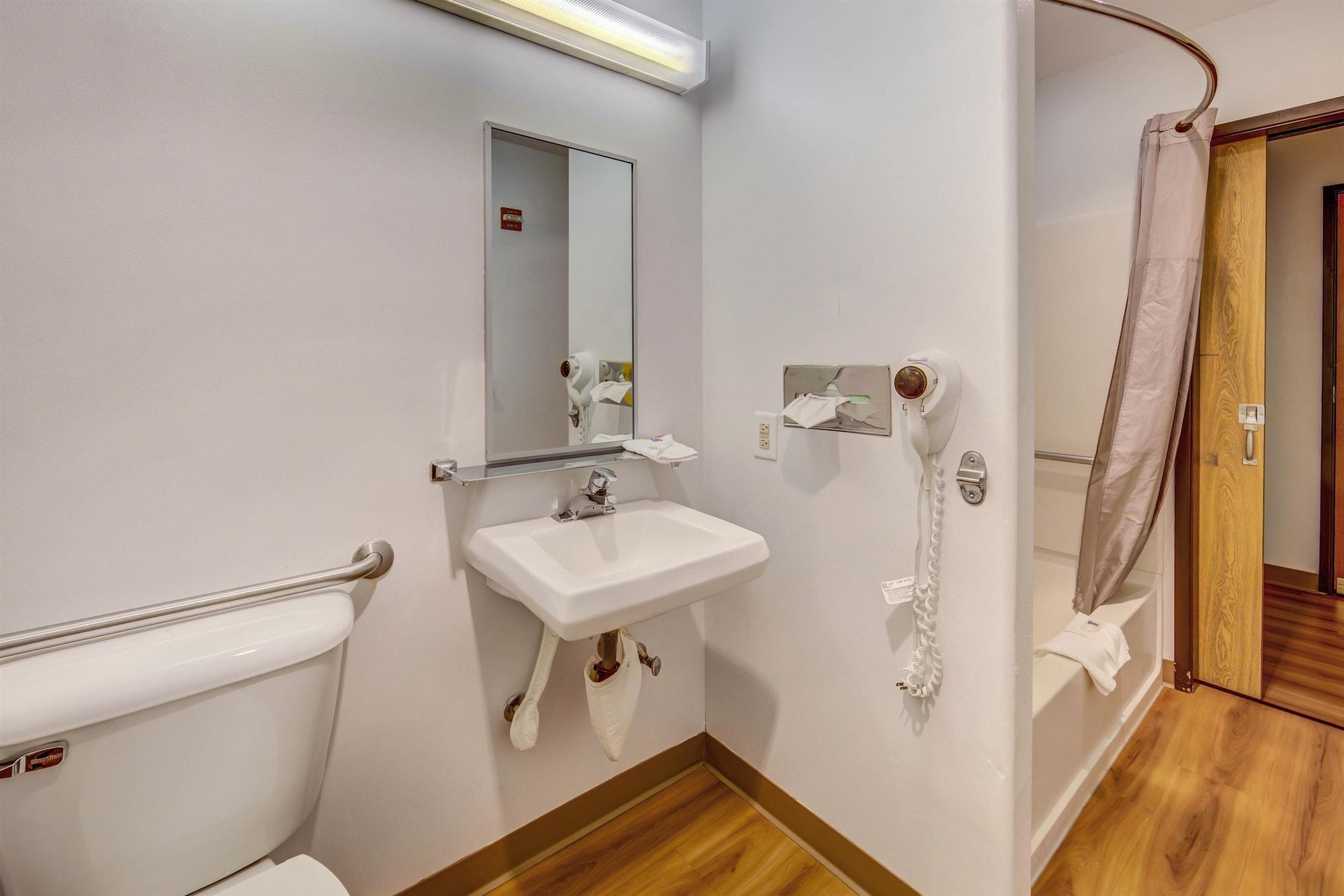 Hotel 6-sutherlin, Or